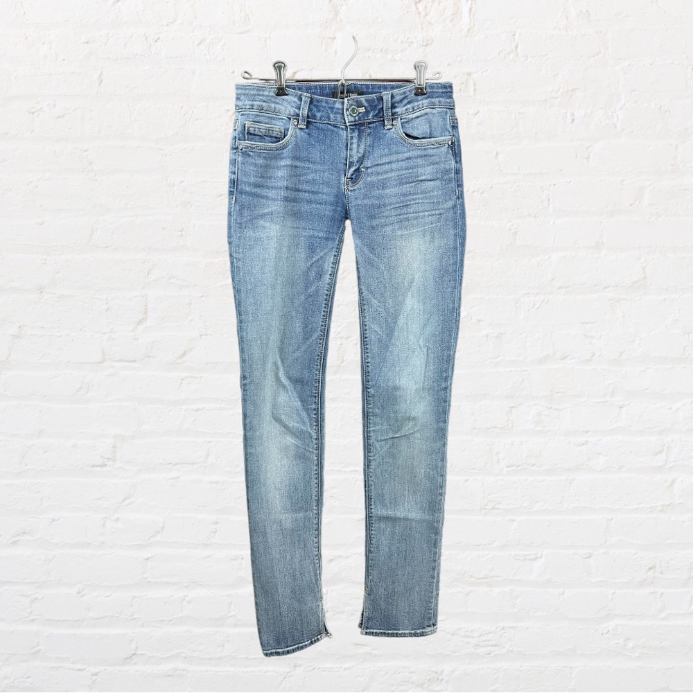 Women's Light Wash Slim Jeans - Blue